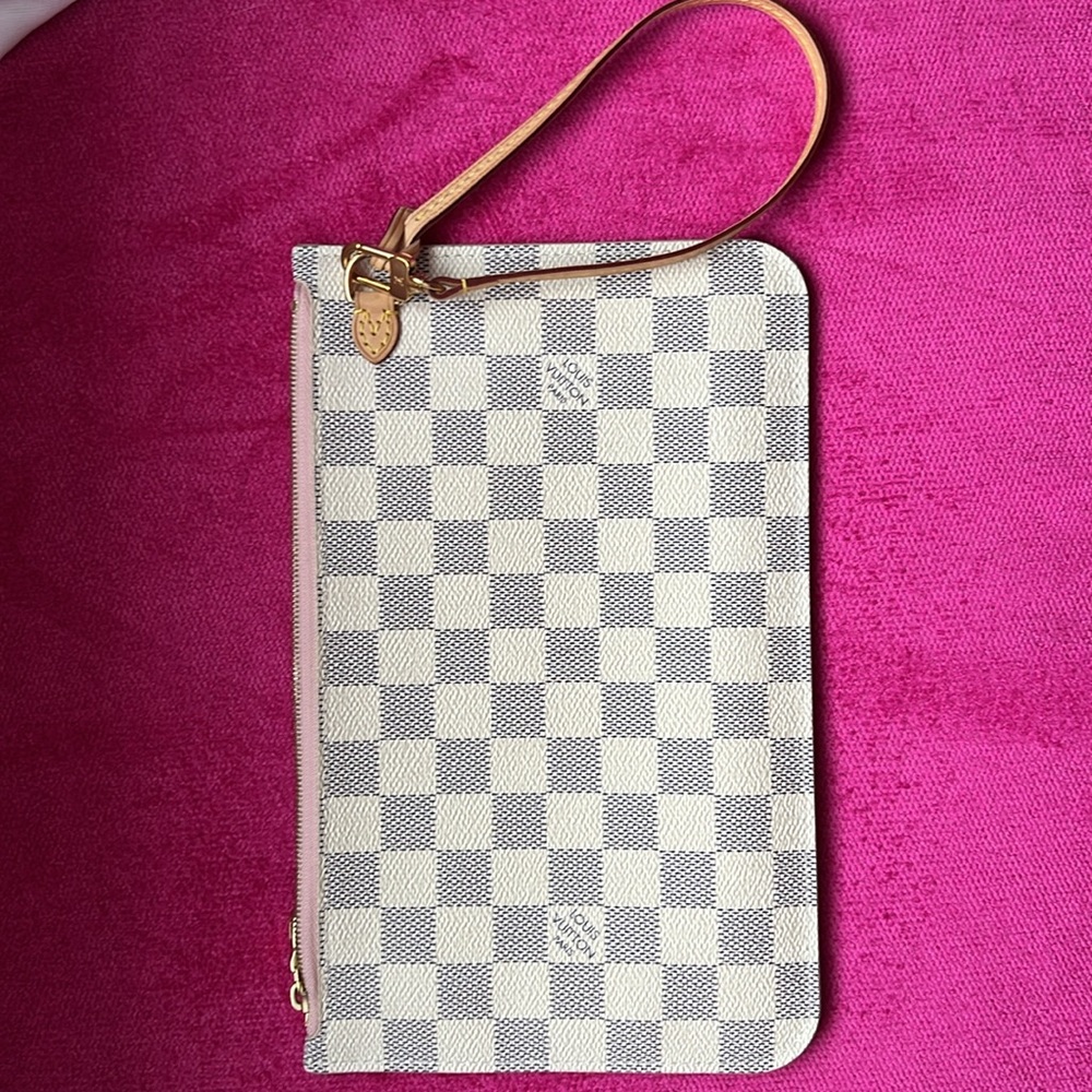 Authentic LV pouchette rose  ballerine interior - Picture 2 of 9
